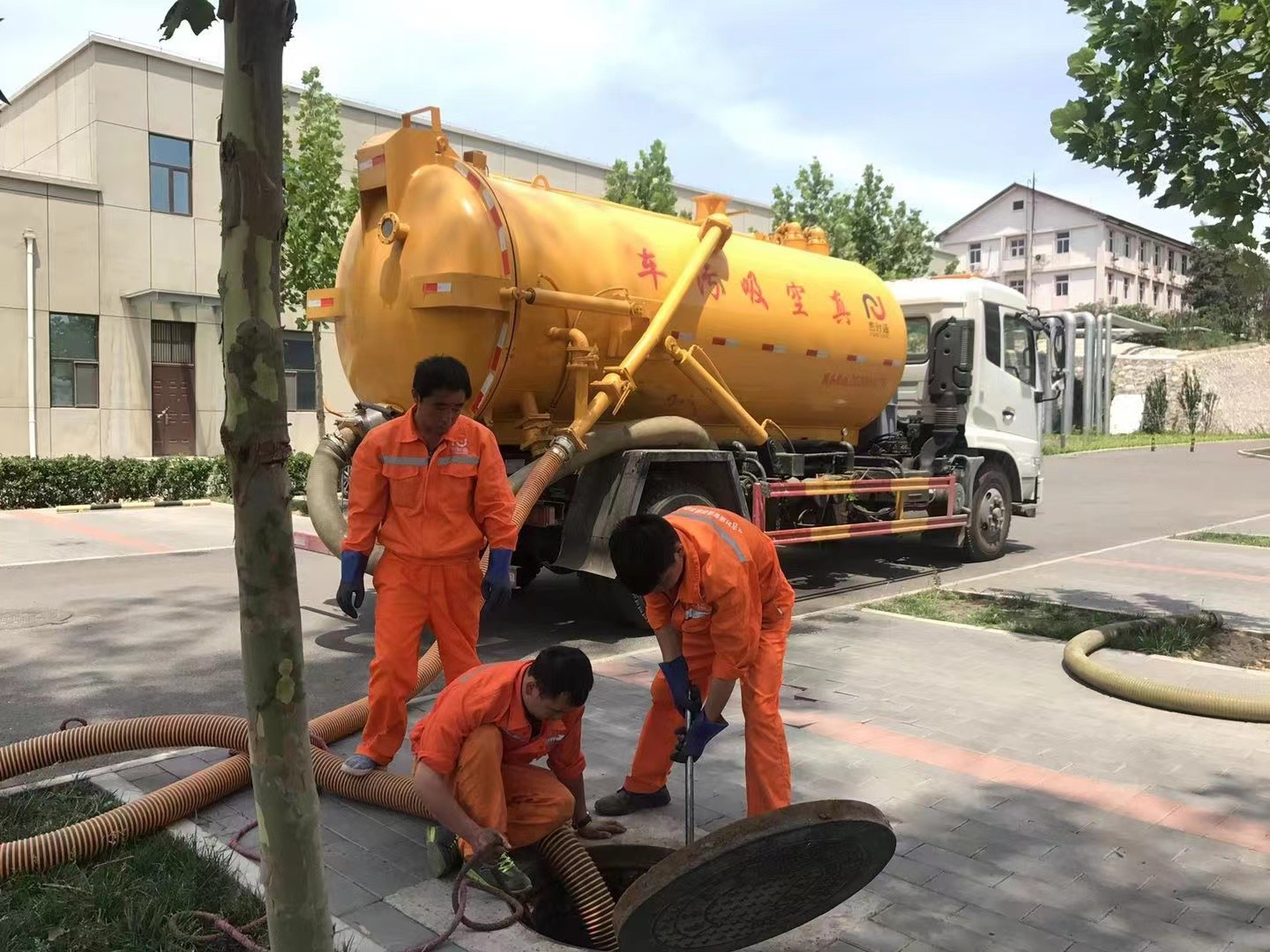 聂荣化粪池清理与5-8吨吸粪车施工效率分析